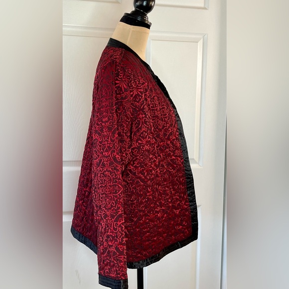 Alfred Dunner Quilted Red and Black Patterned Blazer, size 14 - Picture 3 of 11